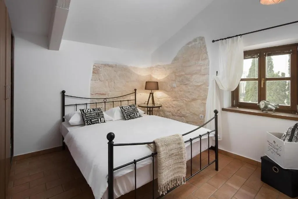 Guest house Apartments Bonaparte Porec